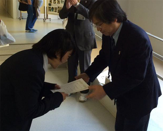 3年情報処理科、寅さん記念館での販売実習